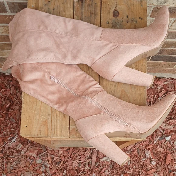 BNWOT Journee Collection Pink Heeled Boots Suede Still In Box - Picture 2 of 10
